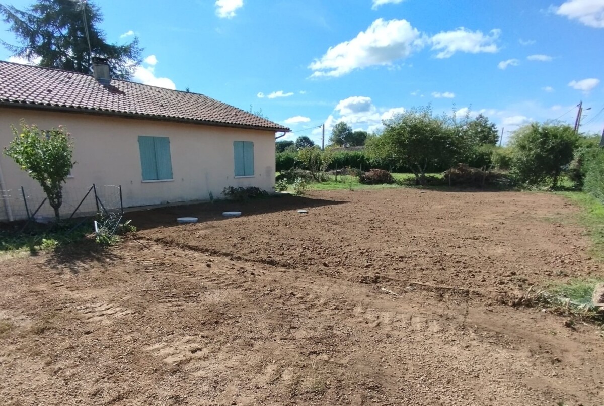 Vue d'ensemble des travaux après remise en état du terrain.