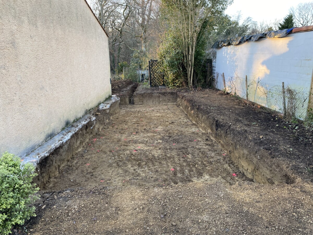 Vu du lieu avant travaux. Terrassement terminé.